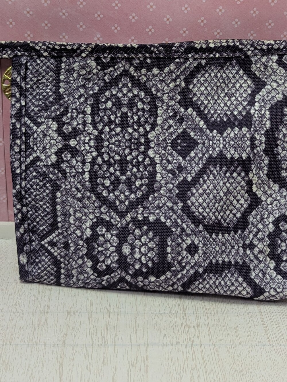 Estee Lauder Snake Skin Print Cosmetic Case Small Make Up Bag Gold Zipper